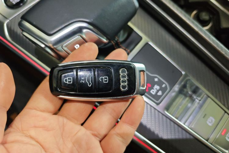 奥迪A7L 2022款 55 TFSI quattro S-line edition one先行版中控内饰7001