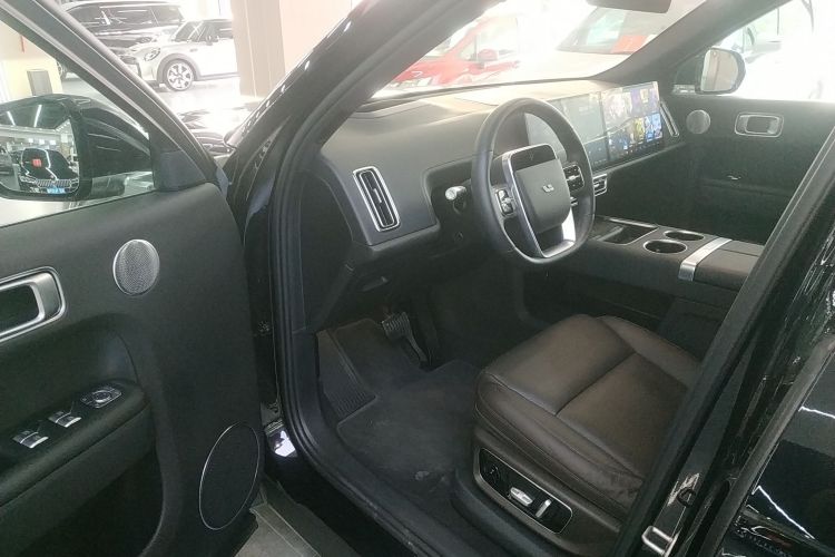 理想汽车 理想L9 2022款 Max中控内饰20
