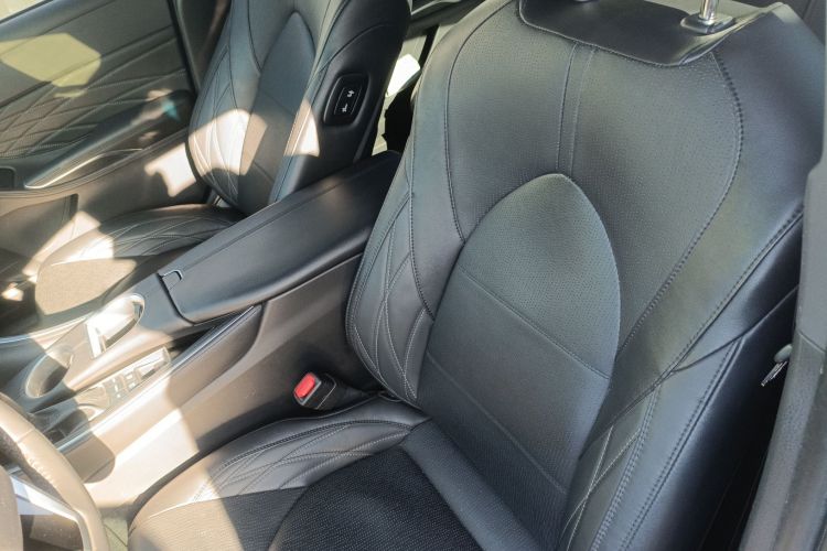 丰田 亚洲龙 2022款 双擎 2.5L XLE尊贵版中控内饰19