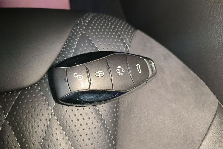 红旗HS5 2023款 2.0T 四驱旗享Pro版中控内饰11