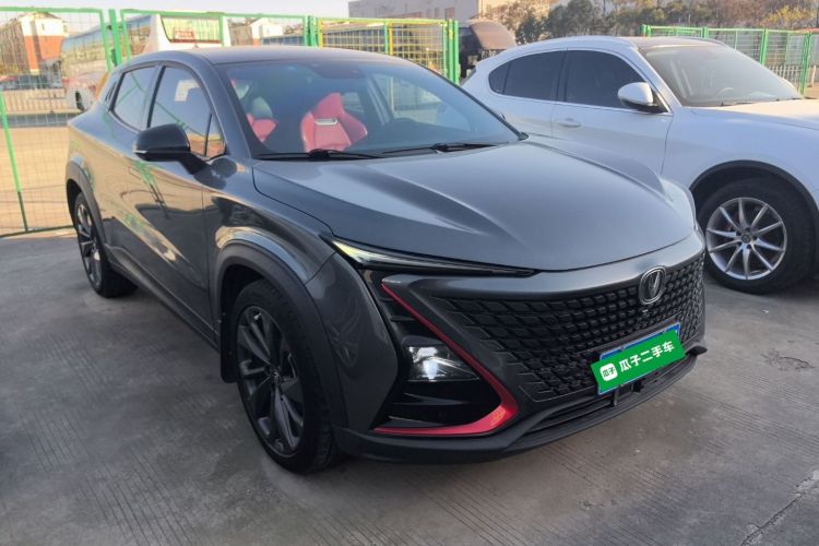 长安UNI-T 2020款 1.5T 尊贵型车身外观3