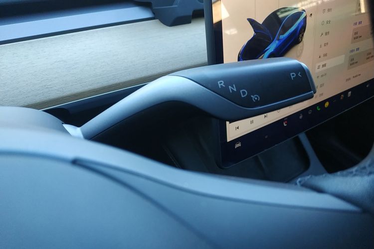 特斯拉 Model Y 2022款 长续航全轮驱动版中控内饰18