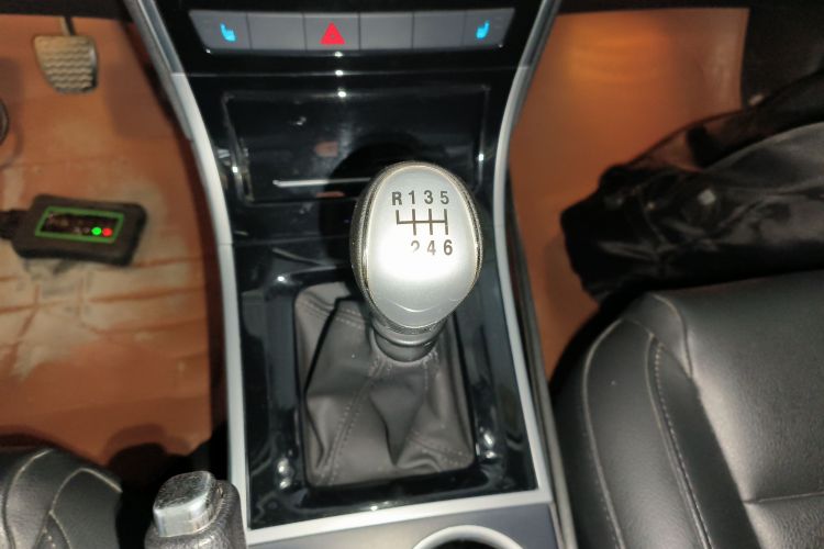 哈弗H2 2016款 红标 1.5T 手动两驱精英型中控内饰18