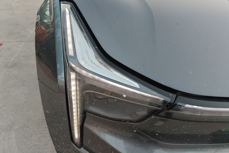 哪吒汽车 哪吒U 2022款 Pro 400 畅行版车身外观8