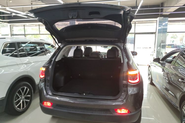 Jeep 指南者 2017款 200T 自动家享版机舱底盘23