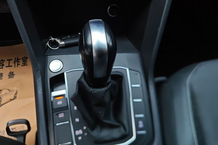 大众 途观L 2022款 330TSI 自动两驱舒享版中控内饰18