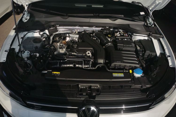 大众 高尔夫 2025款 300TSI R-Line机舱底盘24