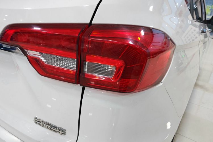 哈弗M6 2018款 改款 1.5T DCT两驱精英型车身外观9