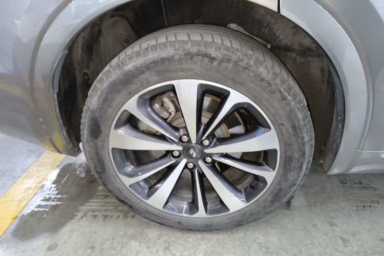 理想汽车 理想ONE 2021款 增程6座版车身外观6008