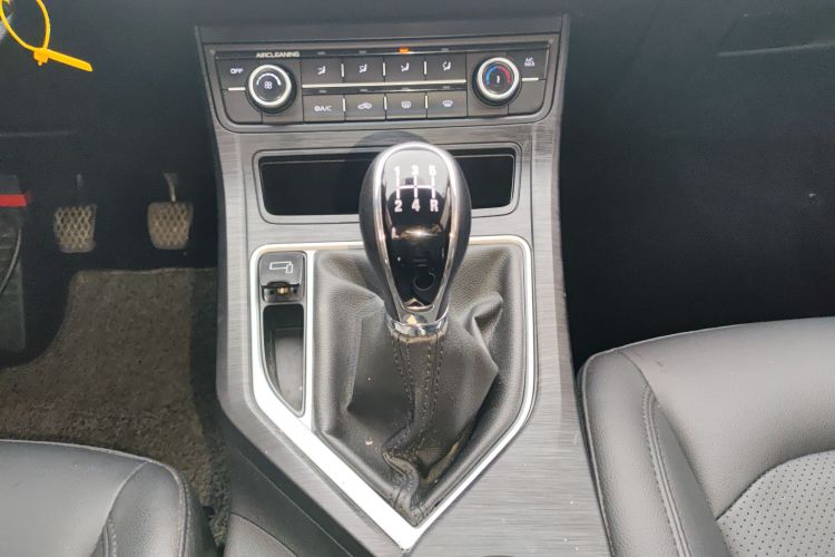 吉利汽车 远景 2020款 改款 1.5L 手动亚运版中控内饰18