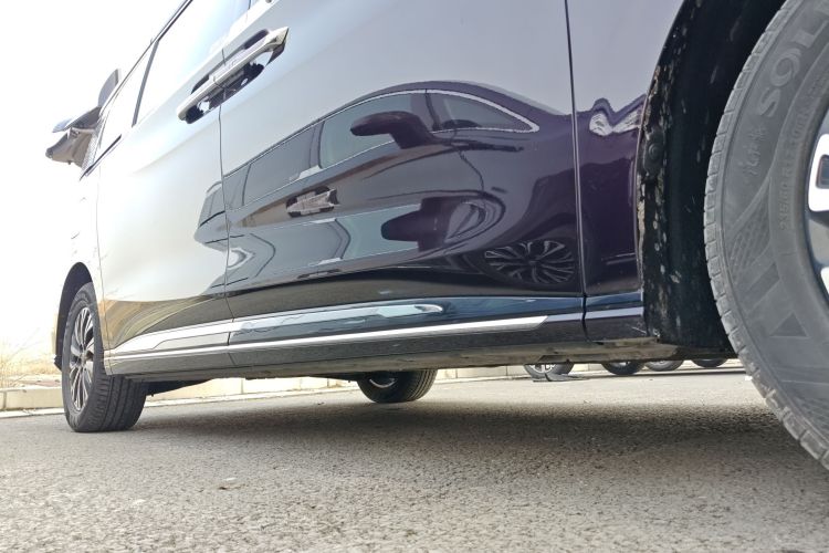 红旗HQ9 PHEV 2024款 2.0T 四驱商务版局部细节9001