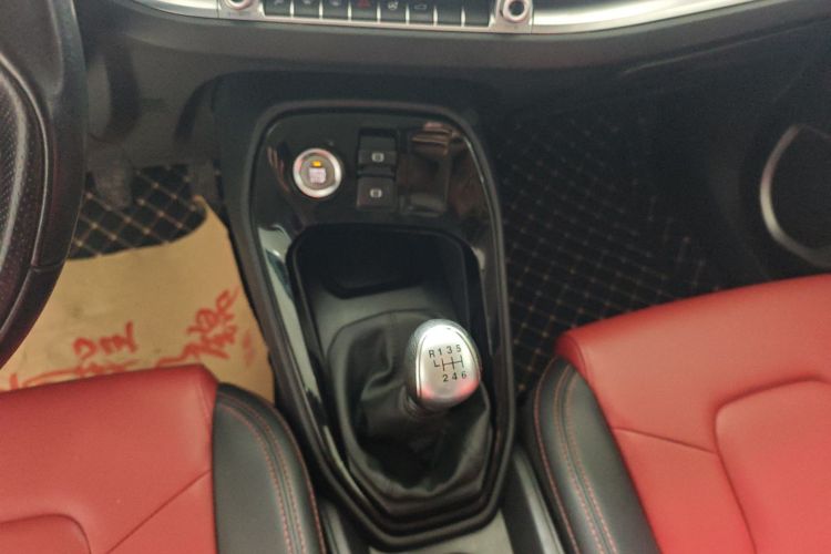 哈弗H2s 2017款 红标 1.5T 手动舒适型中控内饰18