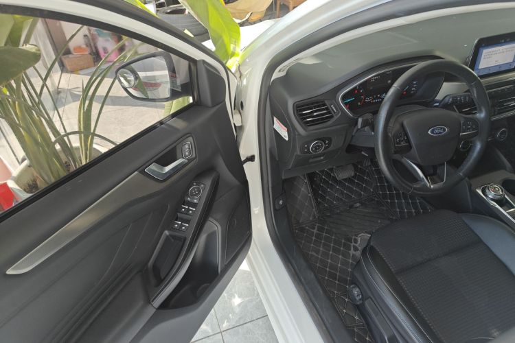 福特 福克斯 2020款 两厢 EcoBoost 180 自动锋潮型中控内饰20