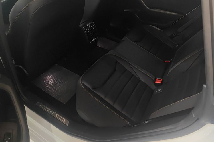 一汽-大众CC 2023款 380TSI 夺目版中控内饰7004