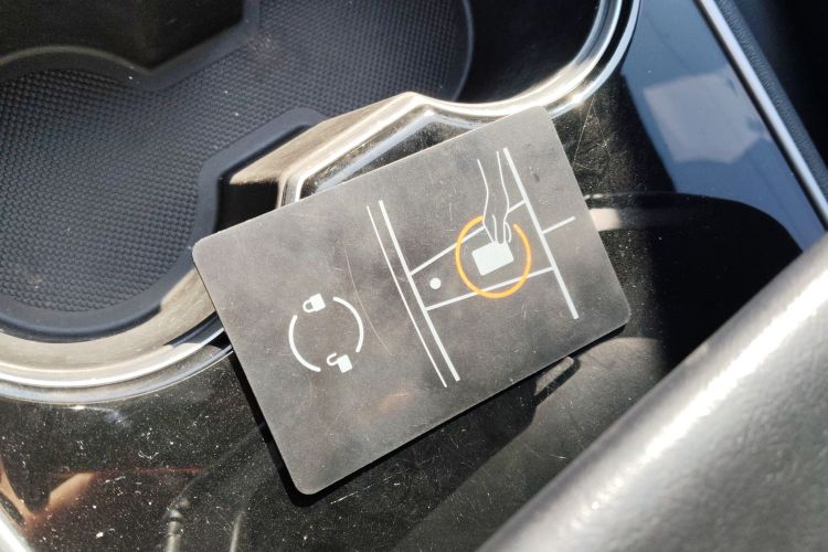 特斯拉 Model 3 2019款 标准续航后驱升级版中控内饰11