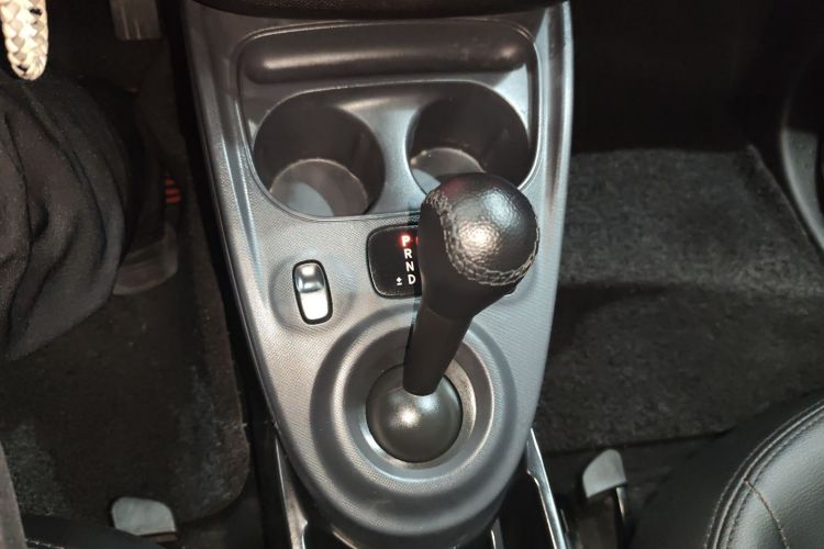 smart forfour 2016款 1.0L 52千瓦灵动版中控内饰18