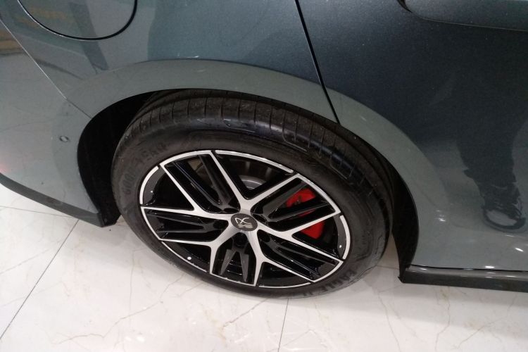 比亚迪 汉L 2025款 DM-p 四驱激光雷达旗舰型车身外观6008