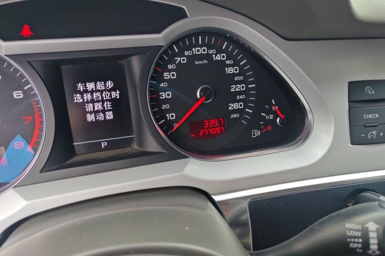 奥迪A6L 2011款 2.8 FSI 舒适型中控内饰15