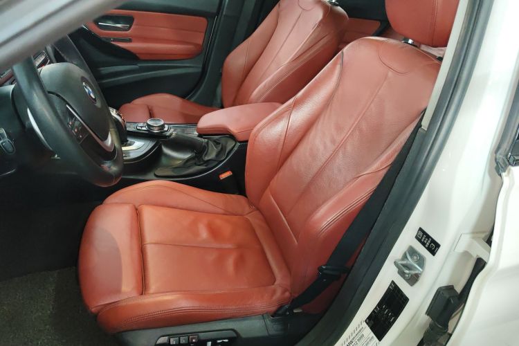 宝马3系 2014款 328i 运动设计套装局部细节19