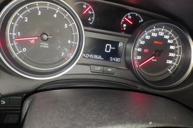 标致408 2016款 1.6T 自动豪华版中控内饰15