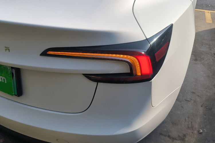 特斯拉 Model 3 2023款 后轮驱动版车身外观6006