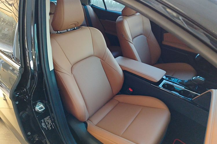 丰田 凯美瑞 2024款 双擎 2.0HGVP 豪华版局部细节41