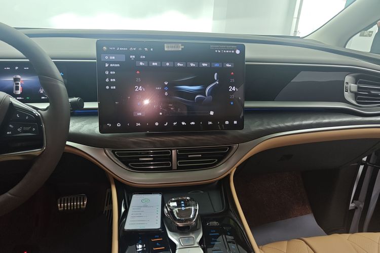 腾势D9 2024款 DM-i 980 四驱尊贵型中控内饰16