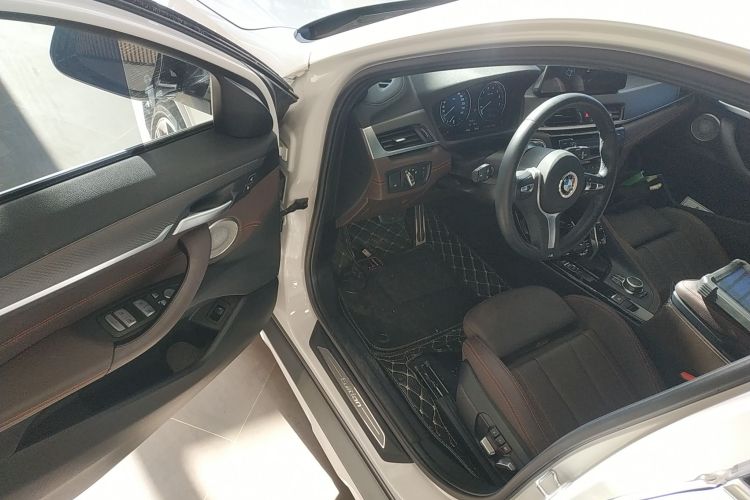 宝马X2 2021款 改款 sDrive25i 锋芒版中控内饰7003