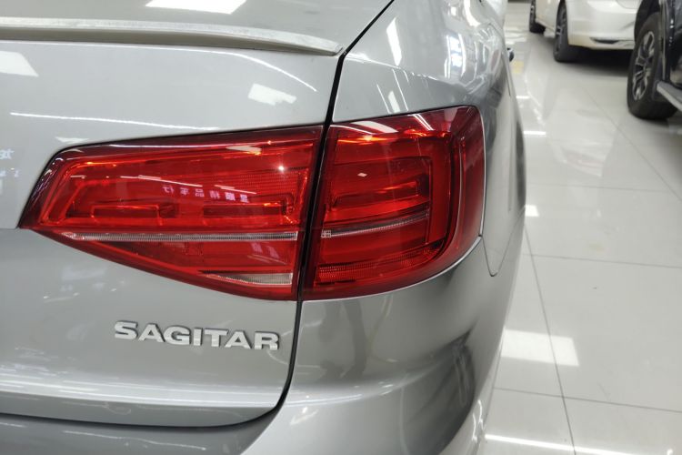 大众 速腾 2015款 1.6L 自动舒适型车身外观9