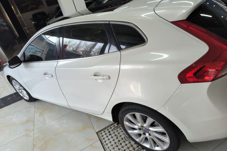 沃尔沃V40 2015款 1.6T 智雅版车身外观4