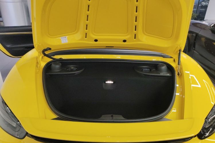 保时捷718 2022款 Boxster 2.0T机舱底盘23