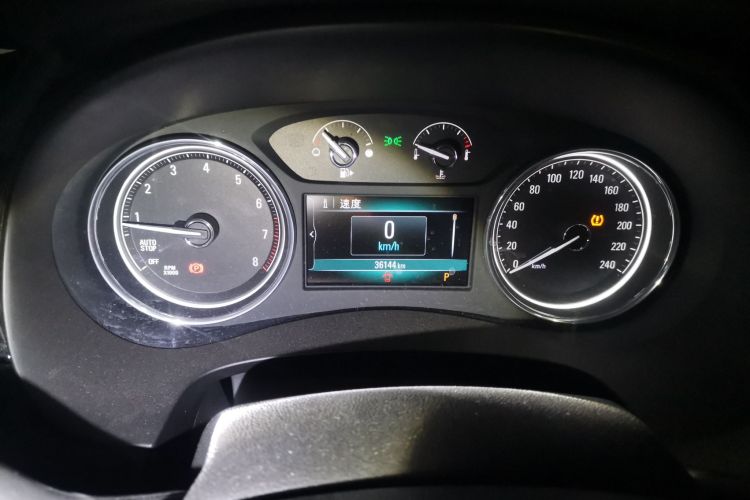 别克 君越 2018款 20T 精英型中控内饰15