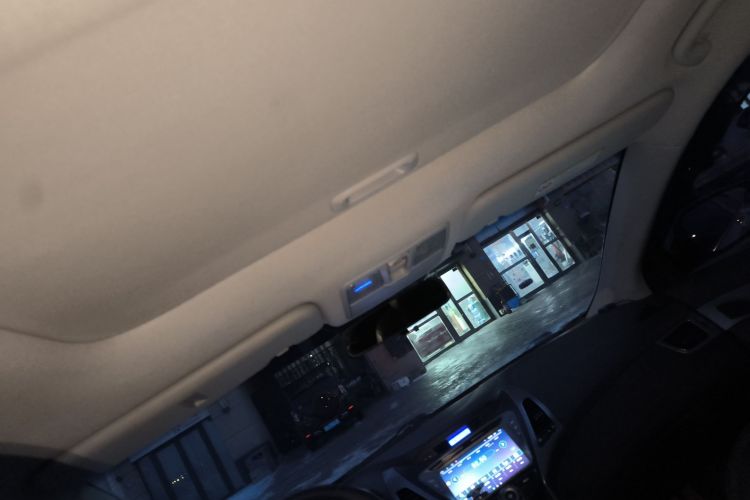 现代 朗动 2012款 1.6L 自动尊贵型中控内饰22