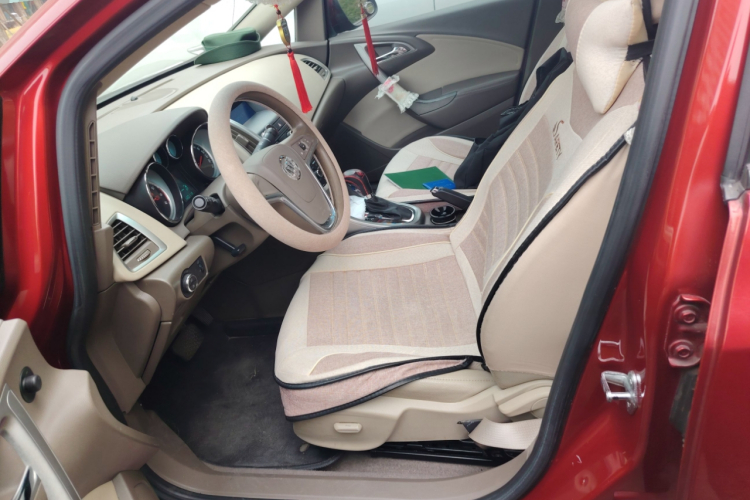 别克 英朗 2013款 GT 1.6L 自动时尚版中控内饰19