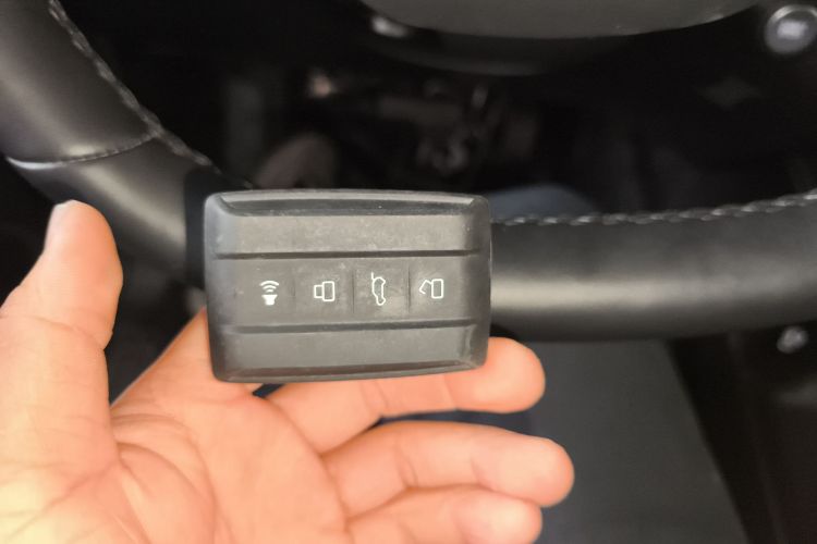 坦克300 2025款 2.4T 柴油版中控内饰11