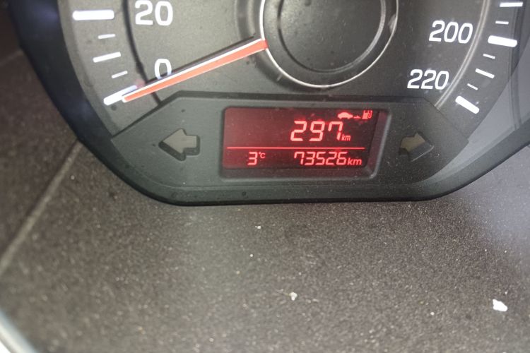 起亚K2 2015款 三厢 1.4L MT GLS中控内饰15