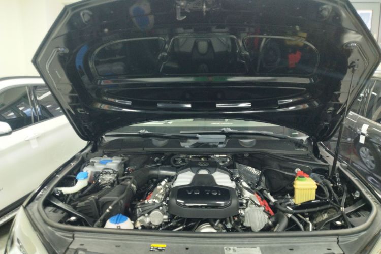 大众 途锐 2011款 3.0TSI 标配型机舱底盘24