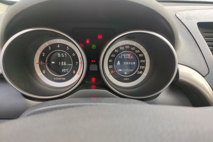 奔腾X80 2015款 2.0L 自动舒适型中控内饰15