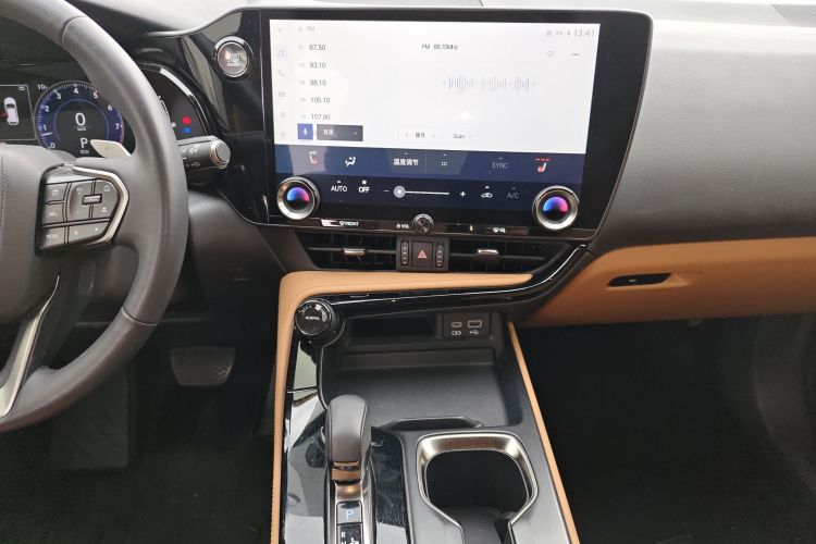 雷克萨斯NX 2023款 260 前驱 创游特别版中控内饰16
