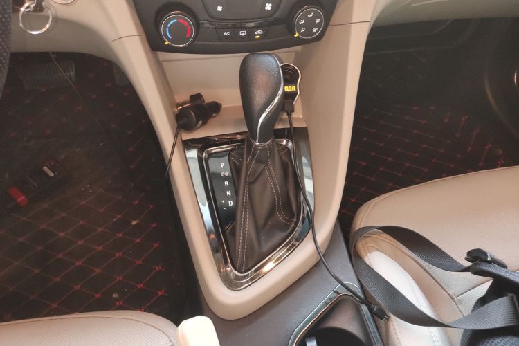 别克 英朗 2021款 典范 1.5L 自动精英型中控内饰18