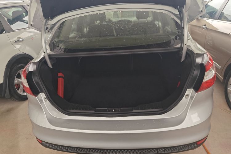 福特 福克斯 2012款 三厢 1.6L 手动舒适型局部细节23