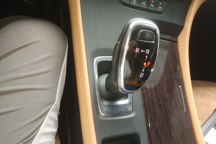 别克 君越 2018款 20T 豪华型中控内饰18