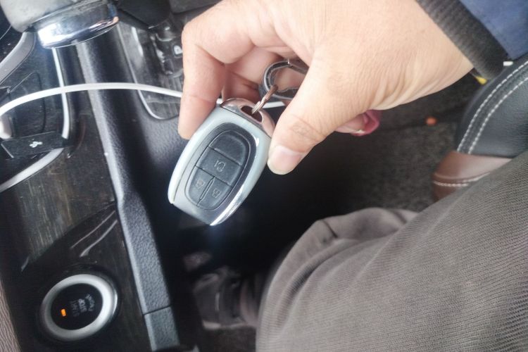 上汽大通MAXUS 大通G10 2018款 PLUS 2.0T 自动豪华行政版中控内饰11