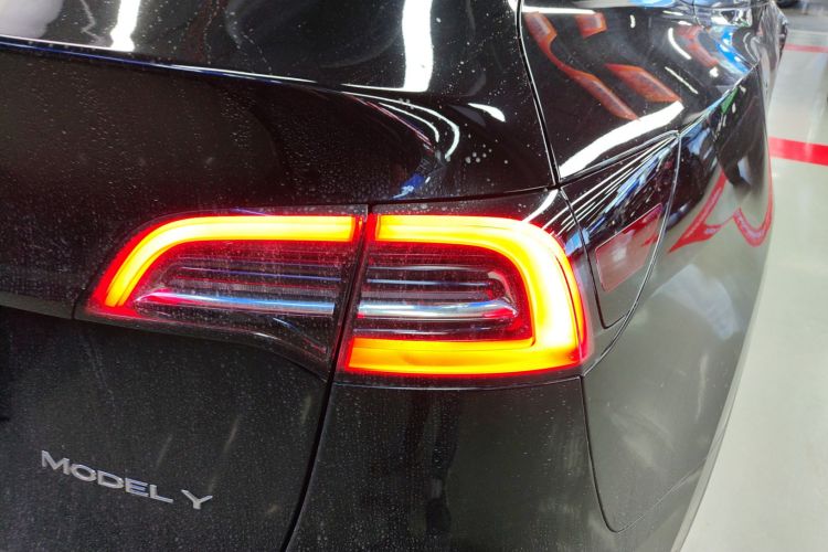 特斯拉 Model Y 2021款 标准续航后驱版车身外观6006