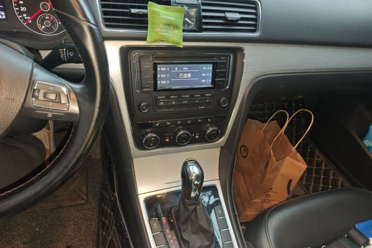 大众 帕萨特 2015款 1.8TSI DSG尊荣版中控内饰16