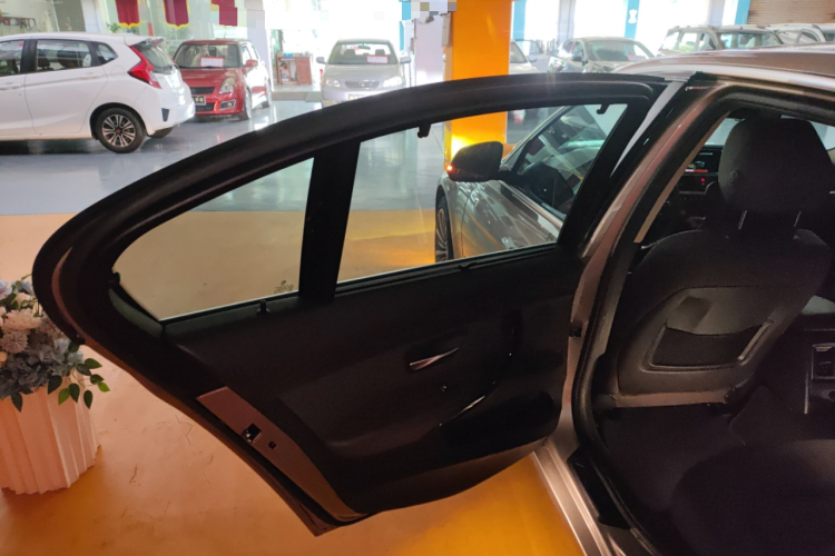 宝马3系 2018款 320Li 时尚型中控内饰7007