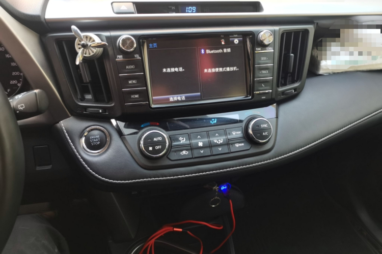 丰田 RAV4荣放 2019款 2.0L CVT两驱风尚X限量版 国VI中控内饰16