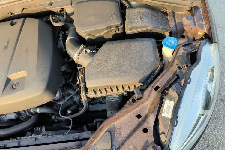 沃尔沃XC60 2017款 T5 智进版机舱底盘26