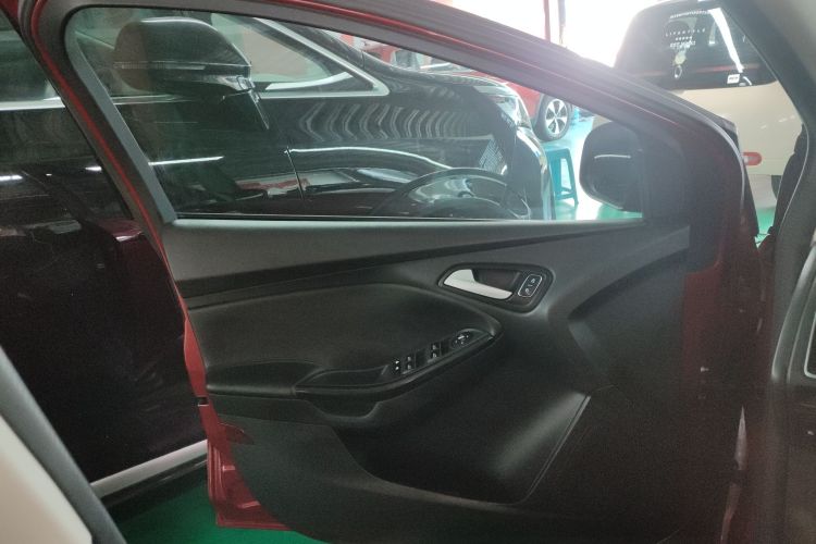 福特 福克斯 2017款 两厢 1.6L 自动风尚型智行版中控内饰47