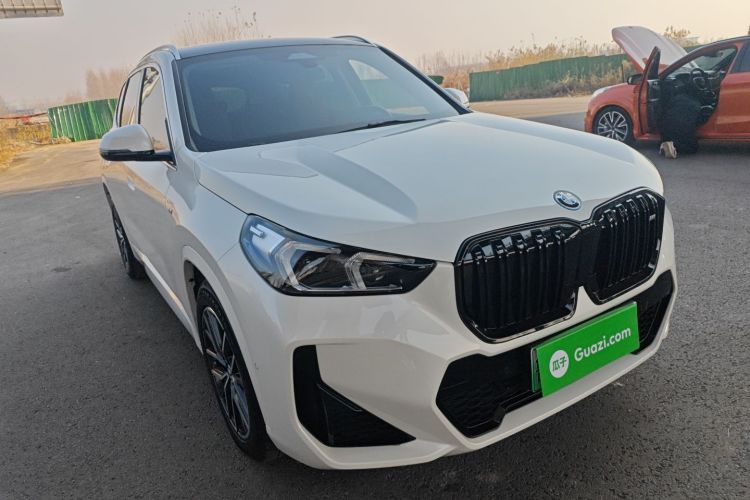 宝马iX1 2025款 eDrive25L M运动套装车身外观3